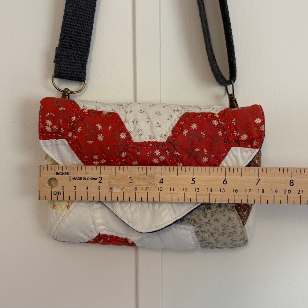 Quilted Crossbody or Belt Bag Multicolour Vintage Patchwork - Picture 7 of 9